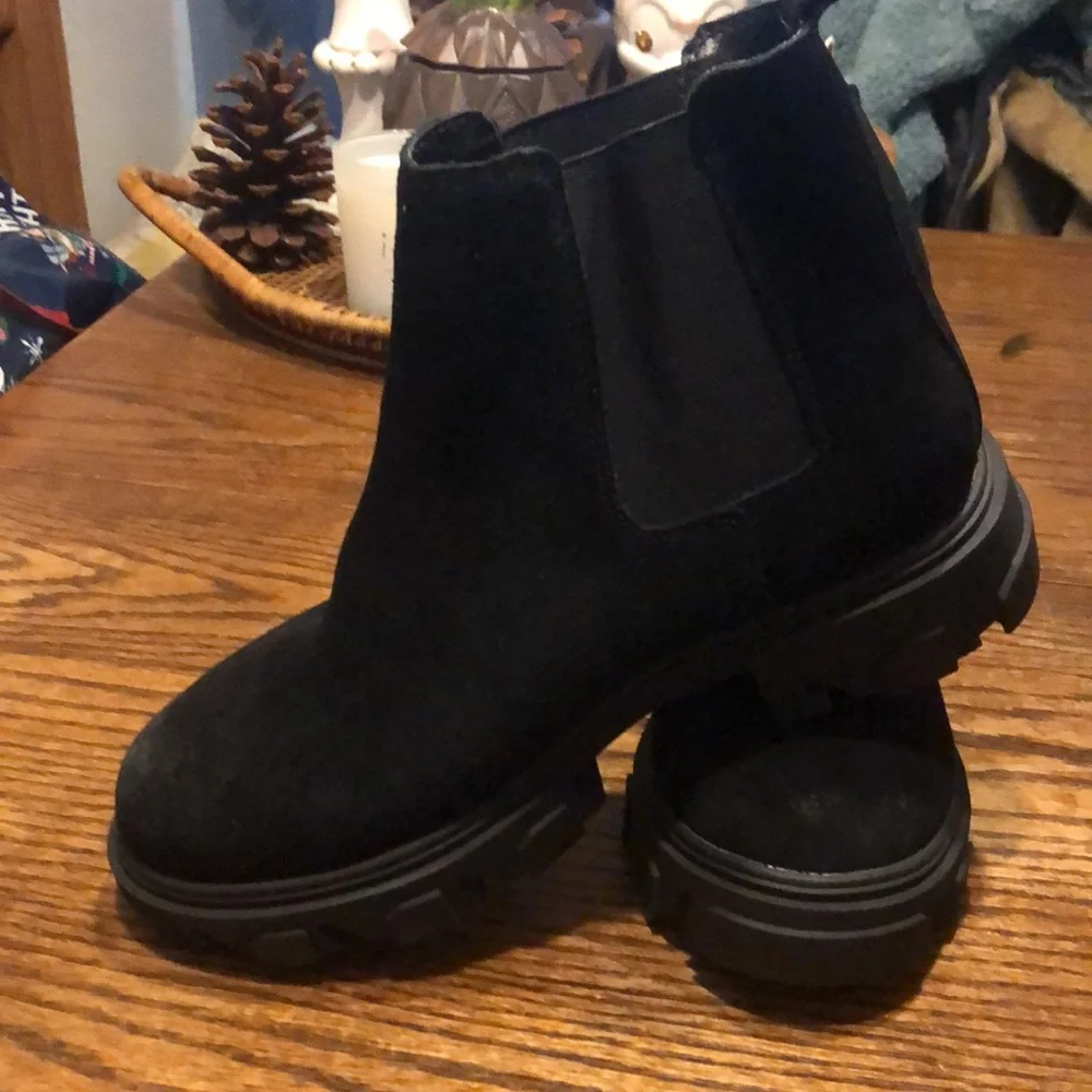 New Urban Outfitters chunky boots - Picture 4 of 13